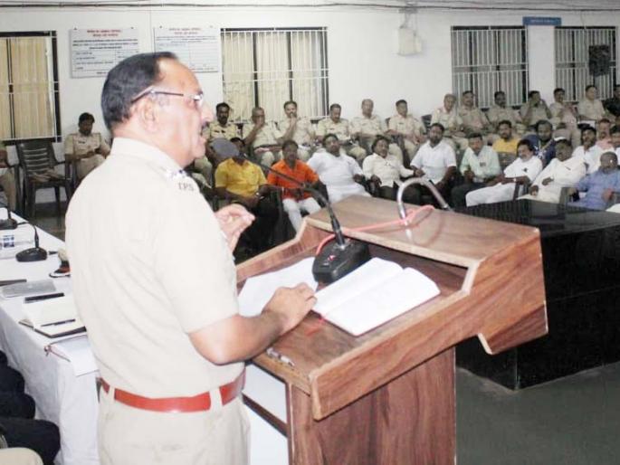 Do not use political parties' flags and banners in Ambedkar Jayanti! | आंबेडकर जयंती सोहळ्यात राजकीय पक्षांचे झेंडे अन् बॅनर्सचा वापर करू नका ! Do not use political parties' flags and banners in Ambedkar Jayanti! | आंबेडकर जयंती सोहळ्यात राजकीय पक्षांचे झेंडे अन् बॅनर्सचा वापर करू नका !