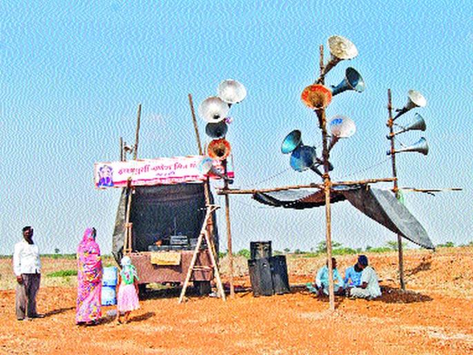 Varunrajaraja by megammarhar; Angered by the flute, he tried to rage with anger | मेघमल्हारद्वारे वरुणराजाला साद; बासरीच्या साह्याने राग गाऊन पाऊस पाडण्याचा प्रयत्न Varunrajaraja by megammarhar; Angered by the flute, he tried to rage with anger | मेघमल्हारद्वारे वरुणराजाला साद; बासरीच्या साह्याने राग गाऊन पाऊस पाडण्याचा प्रयत्न