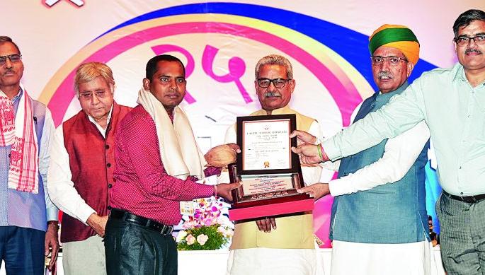 Small business should lay the foundation of development: Arjun Ram Meghwal | लघु उद्योग देशविकासाचा पाया बनावा: अर्जुनराम मेघवाल Small business should lay the foundation of development: Arjun Ram Meghwal | लघु उद्योग देशविकासाचा पाया बनावा: अर्जुनराम मेघवाल