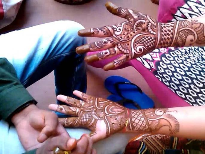 Beauty Tips : Know the hazards of Heena chemicals | मॉलमध्ये जाऊन मेहंदी काढताय? त्याआधी हे वाचा!  Beauty Tips : Know the hazards of Heena chemicals | मॉलमध्ये जाऊन मेहंदी काढताय? त्याआधी हे वाचा!