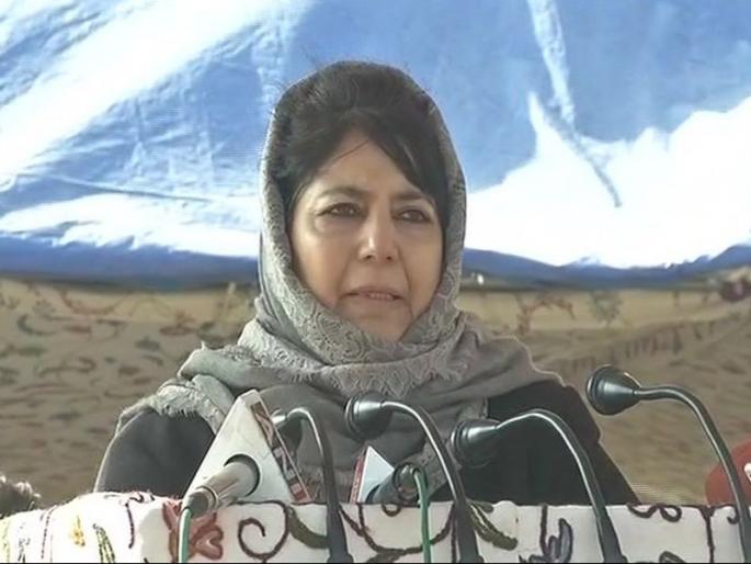 cancellation of Article 370, the relationship with Jammu and Kashmir will end. Mehbooba Mufti's remark | 370 कलम रद्द केल्यास, जम्मू काश्मीरसोबतचे संबंध संपतील; मेहबुबा मुफ्तींचा इशारा cancellation of Article 370, the relationship with Jammu and Kashmir will end. Mehbooba Mufti's remark | 370 कलम रद्द केल्यास, जम्मू काश्मीरसोबतचे संबंध संपतील; मेहबुबा मुफ्तींचा इशारा