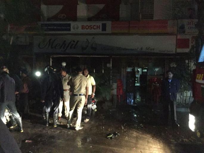 Four people, including a fire brigade, were injured in the cylinder blast in the hotel | हॉटेलमधे सिलेंडरच्या स्फोटाने अग्निशमन जवानासह चार जण जखमी Four people, including a fire brigade, were injured in the cylinder blast in the hotel | हॉटेलमधे सिलेंडरच्या स्फोटाने अग्निशमन जवानासह चार जण जखमी