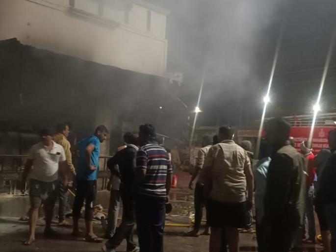 Fire at Sweet Mart in Mehkar, loss of lakhs | मेहकरात स्वीट मार्टला आग, लाखाेंचे नुकसान Fire at Sweet Mart in Mehkar, loss of lakhs | मेहकरात स्वीट मार्टला आग, लाखाेंचे नुकसान
