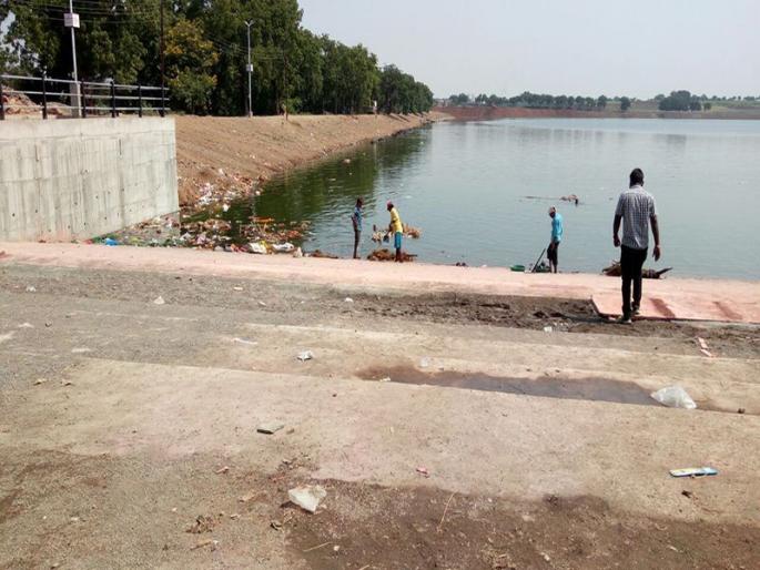 Waiting for 4 crores for the beautification of the Mehrun lake in Jalgaon | जळगावातील मेहरूण तलाव सुशोभिकरणासाठी पावणे चार कोटींची प्रतीक्षा Waiting for 4 crores for the beautification of the Mehrun lake in Jalgaon | जळगावातील मेहरूण तलाव सुशोभिकरणासाठी पावणे चार कोटींची प्रतीक्षा