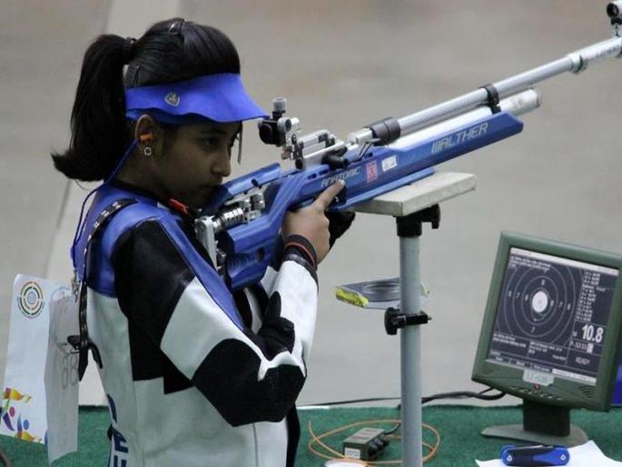 Commonwealth Games 2018 Mehuli Ghosh gets 10 m air rifle silver | Commonwealth Games 2018: नेमबाजांचा लक्ष्यवेध; मेहुली घोषला रौप्य, अपूर्वी चंडेलाला कांस्य