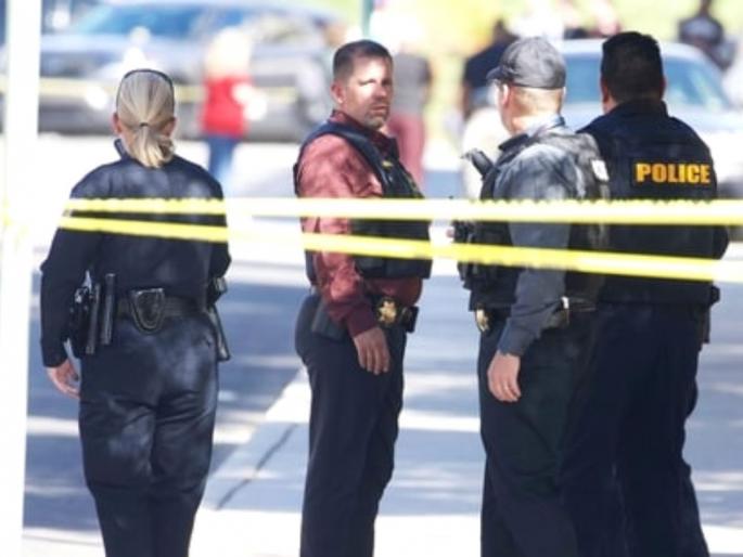 Indiscriminate shooting in Mexico kills 18 including mayor | मेक्सिकोमध्ये बंदुकधाऱ्यांनी केला अंदाधुंद गोळीबार, महापौरांसह १८ जणांचा मृत्यू Indiscriminate shooting in Mexico kills 18 including mayor | मेक्सिकोमध्ये बंदुकधाऱ्यांनी केला अंदाधुंद गोळीबार, महापौरांसह १८ जणांचा मृत्यू