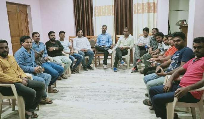 Alumni gathering enthusiastically | माजी विद्यार्थ्यांचा मेळावा उत्साहात Alumni gathering enthusiastically | माजी विद्यार्थ्यांचा मेळावा उत्साहात