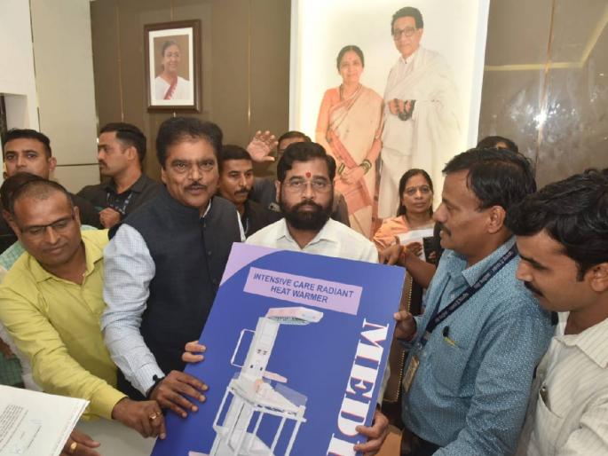 Warmer handed over to Chief Minister for primary health center in Melghat | मेळघाटातील प्राथमिक आरोग्य केंद्रासाठी वॉर्मर मुख्यमंत्र्यांकडे सुपूर्द Warmer handed over to Chief Minister for primary health center in Melghat | मेळघाटातील प्राथमिक आरोग्य केंद्रासाठी वॉर्मर मुख्यमंत्र्यांकडे सुपूर्द