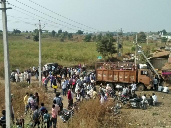 Re-organized grassroots run again in Melghat, police and workforce deployed at Potpakhed Gate | पुर्नवसित ग्रामस्थाची मेळघाटात पुन्हा धाव, पोटपखेड गेटवर पोलीस व वनकर्मचारी तैनात Re-organized grassroots run again in Melghat, police and workforce deployed at Potpakhed Gate | पुर्नवसित ग्रामस्थाची मेळघाटात पुन्हा धाव, पोटपखेड गेटवर पोलीस व वनकर्मचारी तैनात