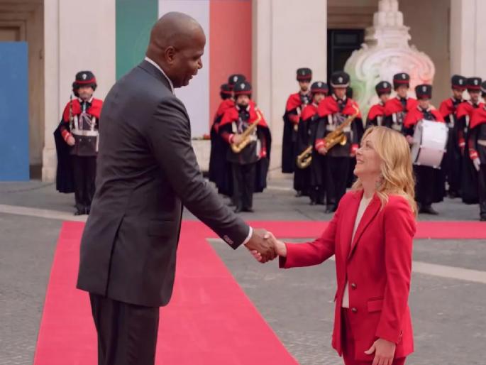 Meloni and Chapo's 'Height of Diplomacy!' Story of a Viral Meeting | मेलोनी आणि चापो यांची 'हाइट ऑफ डिप्लोमसी! एका व्हायरल भेटीची गोष्ट Meloni and Chapo's 'Height of Diplomacy!' Story of a Viral Meeting | मेलोनी आणि चापो यांची 'हाइट ऑफ डिप्लोमसी! एका व्हायरल भेटीची गोष्ट