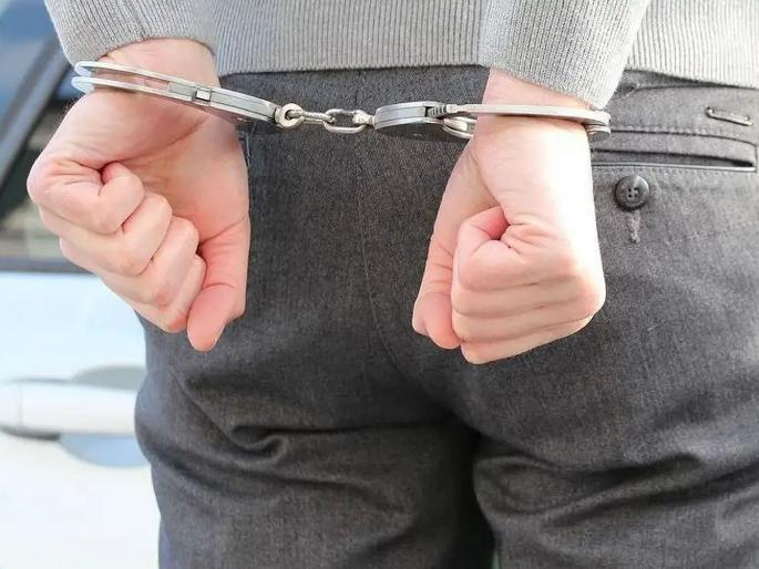 China man gets arrested deliberate to avoid getting married to his girlfriend | कन्फ्यूजन ही कन्फ्यूजन! गर्लफ्रेन्डसोबतचं लग्न टाळण्यासाठी त्याने Nightclub मध्ये केली चोरी! China man gets arrested deliberate to avoid getting married to his girlfriend | कन्फ्यूजन ही कन्फ्यूजन! गर्लफ्रेन्डसोबतचं लग्न टाळण्यासाठी त्याने Nightclub मध्ये केली चोरी!
