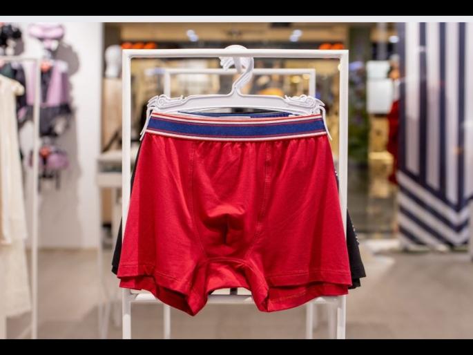 Mens health : embarrassing underwear questions | पुरूषांना अंडरविअरबाबत या गोष्टी माहीत असाव्यात, नाही तर होऊ शकतं नुकसान Mens health : embarrassing underwear questions | पुरूषांना अंडरविअरबाबत या गोष्टी माहीत असाव्यात, नाही तर होऊ शकतं नुकसान