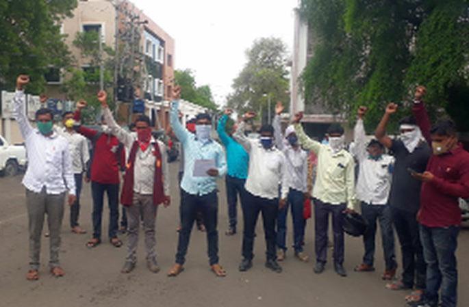 Set up fodder camps for the sheep | मेंढ्यांसाठी चारा छावण्या उभारा