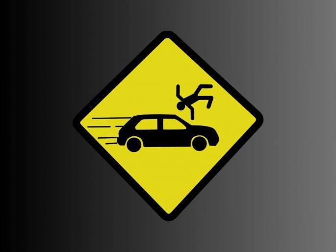 Pune Accident: Mercedes collided with two-wheeler On Pune-Bengaluru Highway, one person died | Pune Accident: कीर्तन ऐकून घरी परतताना भरधाव मर्सिडीजनं उडवलं; दुचाकीस्वार जागीच ठार