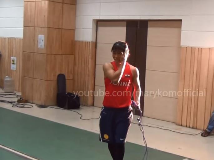 two kilos weight can be reduced in four hours through skipping know plan of boxer marie kom | चार तासांमध्ये 2 किलो वजन कमी; जाणून घ्या मेरी कोमचं स्पेशल वर्कआउट! two kilos weight can be reduced in four hours through skipping know plan of boxer marie kom | चार तासांमध्ये 2 किलो वजन कमी; जाणून घ्या मेरी कोमचं स्पेशल वर्कआउट!