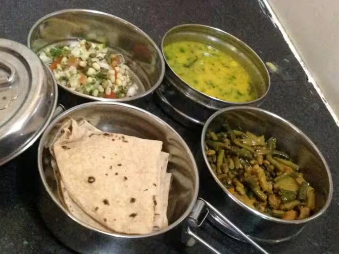 LPG Gas Crisis pimpari-chinchwad The canteen fee has already been paid, how will we make other arrangements now? The issue of students' meals is serious | LPG Gas Crisis : खानावळीचे पैसे आधीच भरलेत, आता दुसरी व्यवस्था कशी करणार? विद्यार्थ्यांच्या जेवणाचा प्रश्न गंभीर LPG Gas Crisis pimpari-chinchwad The canteen fee has already been paid, how will we make other arrangements now? The issue of students' meals is serious | LPG Gas Crisis : खानावळीचे पैसे आधीच भरलेत, आता दुसरी व्यवस्था कशी करणार? विद्यार्थ्यांच्या जेवणाचा प्रश्न गंभीर