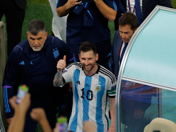 Fifa World Cup : Lionel Messi now has as many World Cup goals as Diego Maradona (8), Argentina beat Mexico by 2-0 and keep challenge alive | Fifa World Cup, Messi Argentina : संकटमोचक लिओनेल मेस्सी! अर्जेंटिनाचे आव्हान वाचवताना मॅरेडोनाच्या विक्रमाशी बरोबरी Fifa World Cup : Lionel Messi now has as many World Cup goals as Diego Maradona (8), Argentina beat Mexico by 2-0 and keep challenge alive | Fifa World Cup, Messi Argentina : संकटमोचक लिओनेल मेस्सी! अर्जेंटिनाचे आव्हान वाचवताना मॅरेडोनाच्या विक्रमाशी बरोबरी