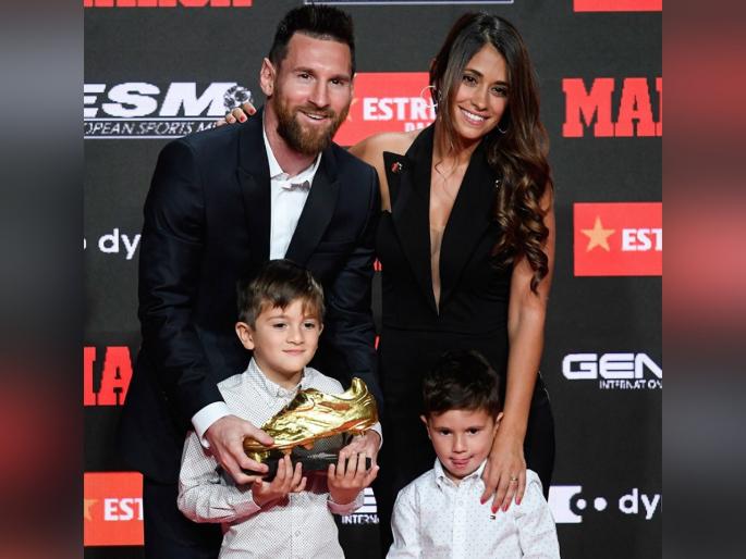 Lionel Messi wins third consecutive Golden Shoe award, takes overall tally to 'record' six | लिओनेल मेस्सीला 'गोल्डन बूट'; विक्रमी सहाव्यांदा पटकावला मान Lionel Messi wins third consecutive Golden Shoe award, takes overall tally to 'record' six | लिओनेल मेस्सीला 'गोल्डन बूट'; विक्रमी सहाव्यांदा पटकावला मान