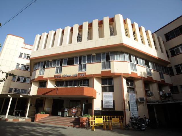 The roof of the examination building collapsed; No casualties | परीक्षा भवनाच्या छताचा भाग कोसळला; जीवितहानी नाही The roof of the examination building collapsed; No casualties | परीक्षा भवनाच्या छताचा भाग कोसळला; जीवितहानी नाही