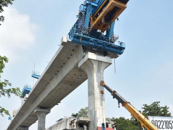59 Pune Metro pillars in river side; Care is being taken for environmental protection | नदीपात्रात असणार पुणे मेट्रोचे ५९ खांब; पर्यावरण रक्षणासाठी घेण्यात येतेय काळजी 59 Pune Metro pillars in river side; Care is being taken for environmental protection | नदीपात्रात असणार पुणे मेट्रोचे ५९ खांब; पर्यावरण रक्षणासाठी घेण्यात येतेय काळजी