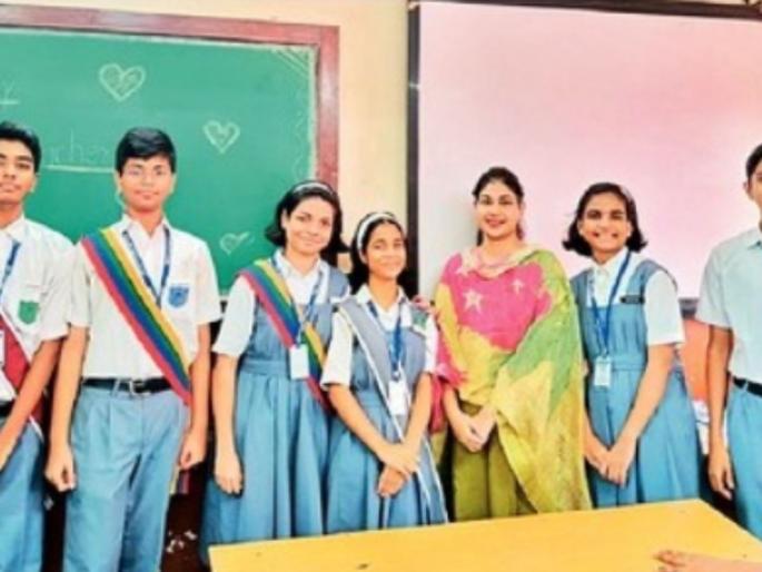 Students take on the role of teachers for a day; take classes for hours | Mumbai: विद्यार्थी एक दिवस शिक्षकांच्या भूमिकेत; वर्गांवर घेतला तास! Students take on the role of teachers for a day; take classes for hours | Mumbai: विद्यार्थी एक दिवस शिक्षकांच्या भूमिकेत; वर्गांवर घेतला तास!