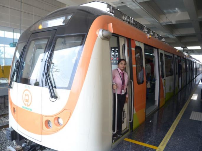 In Nagpur first 'Joy Ride' of Metro | नागपुरात मेट्रोची पहिली ‘जॉय राईड ’ In Nagpur first 'Joy Ride' of Metro | नागपुरात मेट्रोची पहिली ‘जॉय राईड ’