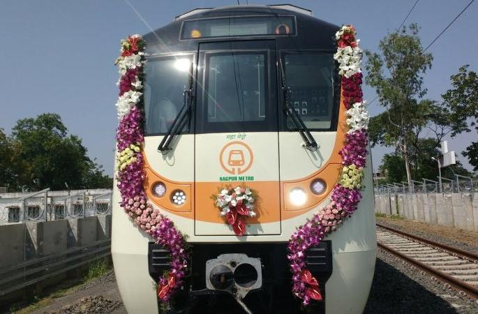 In State budget Nagpur Metro Rail Rs 350 crore and Mihan 100 crore | नागपूर मेट्रो रेल्वेला ३५० कोटी, तर मिहानला १०० कोटी In State budget Nagpur Metro Rail Rs 350 crore and Mihan 100 crore | नागपूर मेट्रो रेल्वेला ३५० कोटी, तर मिहानला १०० कोटी