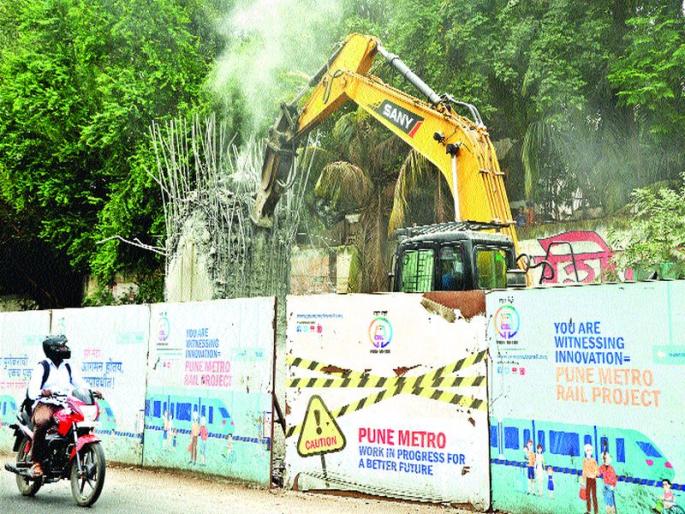 Metro-4 will take 18 trees | मेट्रो-४ घेणार १८ झाडांचा बळी Metro-4 will take 18 trees | मेट्रो-४ घेणार १८ झाडांचा बळी