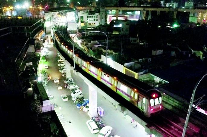 Metro station run from Sitabaldi to Zero Miles | सीताबर्डी ते झिरो माईल्स धावली मेट्रो 