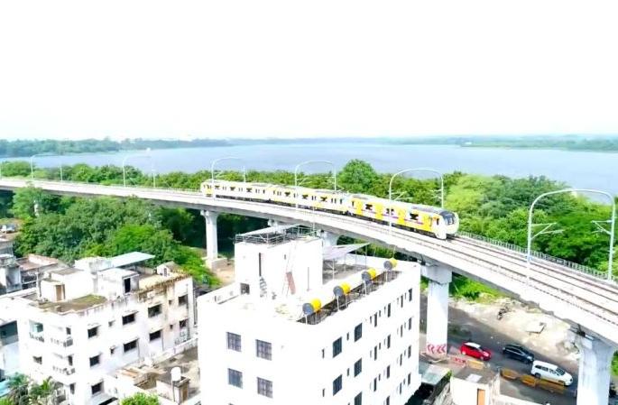 Subhash Nagar to Jhansi Rani Chowk ran metro in Nagpur | नागपुरात सुभाष नगर ते झाशी राणी चौक धावली मेट्रो Subhash Nagar to Jhansi Rani Chowk ran metro in Nagpur | नागपुरात सुभाष नगर ते झाशी राणी चौक धावली मेट्रो