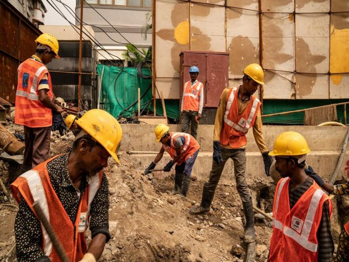 250 migrant workers arrive in Mumbai to speed up metro project; some brought to Mumbai by plane | मेट्रो प्रकल्पाला गती देण्यासाठी २५० परप्रांतीय मजूर मुंबईत दाखल; काहींना विमानाने मुंबईत आणले 250 migrant workers arrive in Mumbai to speed up metro project; some brought to Mumbai by plane | मेट्रो प्रकल्पाला गती देण्यासाठी २५० परप्रांतीय मजूर मुंबईत दाखल; काहींना विमानाने मुंबईत आणले