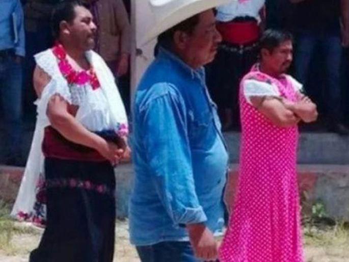 Mexican mayor paraded through town in Woman's clothes as he failed promises | Video : आश्वासनांचा विसर महापौरांना पडला महाग, महिलांचे कपडे नेसवून लोकांनी काढली धिंड Mexican mayor paraded through town in Woman's clothes as he failed promises | Video : आश्वासनांचा विसर महापौरांना पडला महाग, महिलांचे कपडे नेसवून लोकांनी काढली धिंड