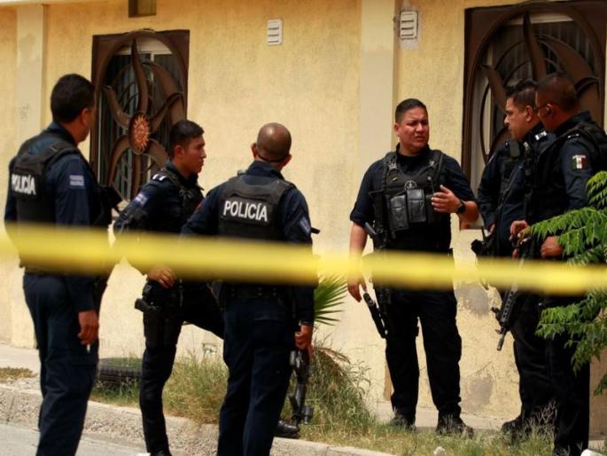11 found dead in Juarez, Mexico home | बुराडी सारखीच घटना; एकाच घरात आढळले 11 जणांचे मृतदेह 11 found dead in Juarez, Mexico home | बुराडी सारखीच घटना; एकाच घरात आढळले 11 जणांचे मृतदेह