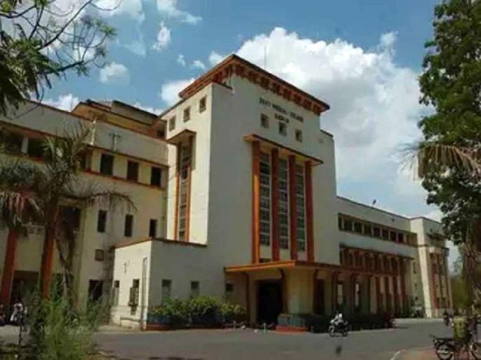 Mayo, Medicals 750 beds in patient care without approval; Relatives have to become attendants due to less manpower | रुग्णांच्या नातेवाइकांनाच व्हावे लागते ‘अटेन्डंट’; नागपूरच्या मेयो, मेडिकलची बिकट अवस्था Mayo, Medicals 750 beds in patient care without approval; Relatives have to become attendants due to less manpower | रुग्णांच्या नातेवाइकांनाच व्हावे लागते ‘अटेन्डंट’; नागपूरच्या मेयो, मेडिकलची बिकट अवस्था
