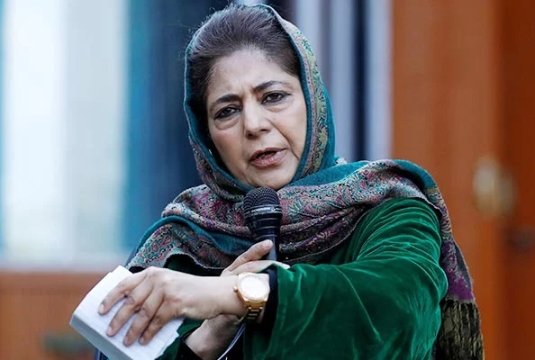 'Mehbooba Mufti should go to Pakistan with her family, Deputy CM's Nitin Patel statement' | 'मेहबुबा मुफ्तींनी सहकुंटुब सहपरिवार पाकिस्तानला जावे, उपमुख्यमंत्र्यांचा सल्ला' 'Mehbooba Mufti should go to Pakistan with her family, Deputy CM's Nitin Patel statement' | 'मेहबुबा मुफ्तींनी सहकुंटुब सहपरिवार पाकिस्तानला जावे, उपमुख्यमंत्र्यांचा सल्ला'