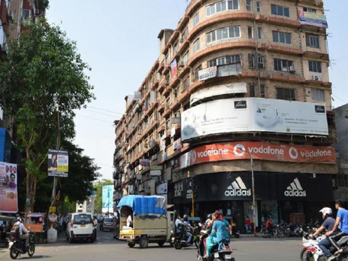 Foreigner robbed of 1100 dollars by claiming to be police, incident in Pune | पोलिस असल्याचे सांगून फॉरेनरचे ११०० डॉलर्स लुटले, पुण्यातील घटना Foreigner robbed of 1100 dollars by claiming to be police, incident in Pune | पोलिस असल्याचे सांगून फॉरेनरचे ११०० डॉलर्स लुटले, पुण्यातील घटना