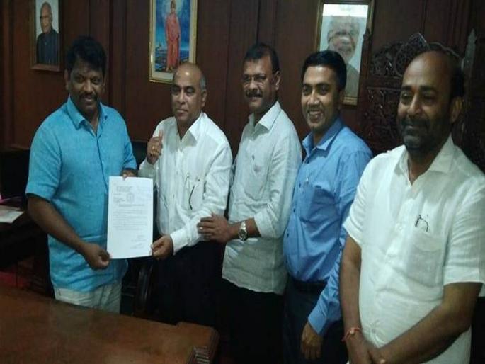 Goa Politics - Mago Party MLA will take oath ceremony tonight | मगोतील बंडखोर आमदार घेणार मंत्रिपदाची शपथ Goa Politics - Mago Party MLA will take oath ceremony tonight | मगोतील बंडखोर आमदार घेणार मंत्रिपदाची शपथ