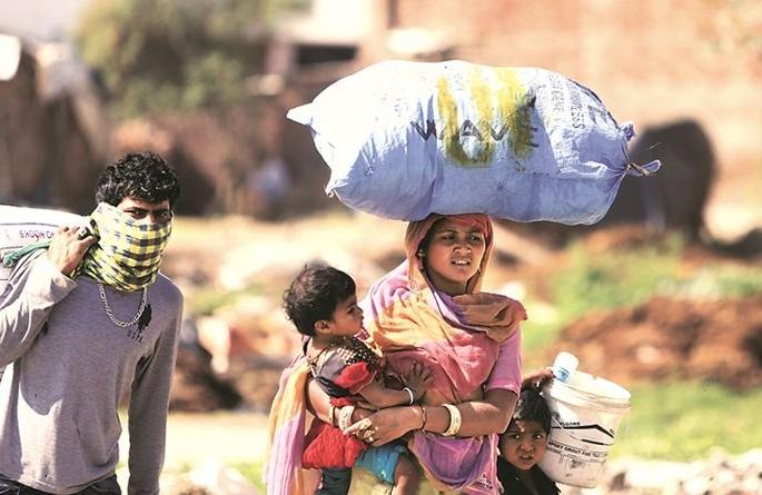 CoronaVirus: The number of passengers arriving in Akola district has increased! | CoronaVirus : अकोला जिल्ह्यात येणाऱ्या प्रवाशांची संख्या वाढली! CoronaVirus: The number of passengers arriving in Akola district has increased! | CoronaVirus : अकोला जिल्ह्यात येणाऱ्या प्रवाशांची संख्या वाढली!