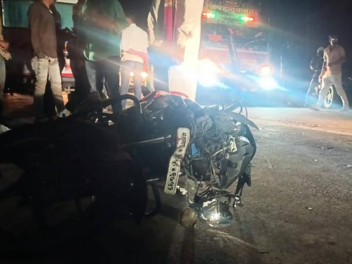Bus-bike accidents; One person died on the spot, the incident took place at Chalburga Pati late at night | बस-दुचाकी अपघात; एक जण जागीच ठार, चलबुर्गा पाटी येथे रात्री उशिरा घडली घटना Bus-bike accidents; One person died on the spot, the incident took place at Chalburga Pati late at night | बस-दुचाकी अपघात; एक जण जागीच ठार, चलबुर्गा पाटी येथे रात्री उशिरा घडली घटना