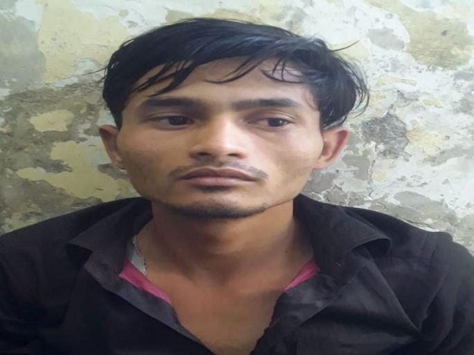 Racket rescues chemical attack on women in railway | रेल्वे लोकलमध्ये महिलांवर केमिकल अटॅक करणारा भामटा अटकेत  Racket rescues chemical attack on women in railway | रेल्वे लोकलमध्ये महिलांवर केमिकल अटॅक करणारा भामटा अटकेत