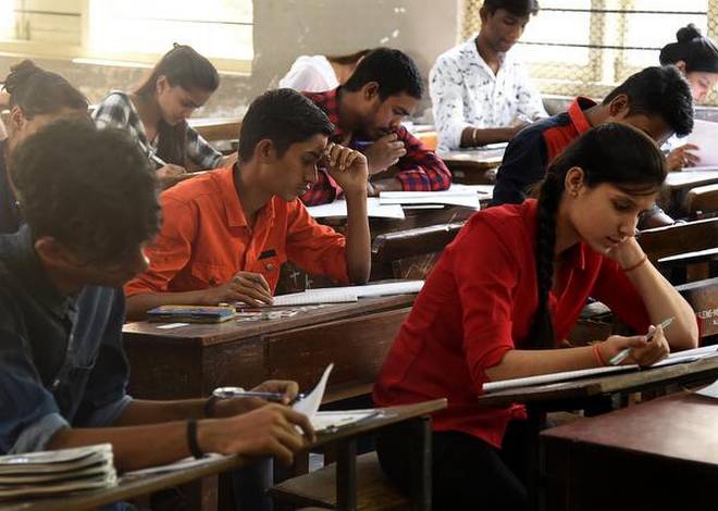 The 'Fail' vertex will be removed from the 10th and 12th marksheet; Circular drawn by the government | दहावी आणि बारावीच्या गुणपत्रिकेवरुन 'नापास' शेरा हटणार; सरकारने काढलं परिपत्रक The 'Fail' vertex will be removed from the 10th and 12th marksheet; Circular drawn by the government | दहावी आणि बारावीच्या गुणपत्रिकेवरुन 'नापास' शेरा हटणार; सरकारने काढलं परिपत्रक