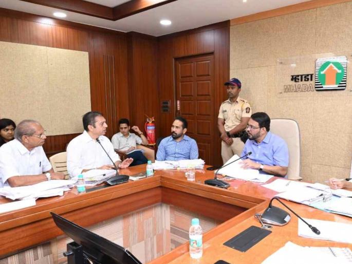 MHADA orderd to builder that waives of interest of Rs 1.5 lakh; instructs to cancel the additional amount charged by the builder | दीड लाखाचे व्याज माफ, म्हाडाचा निकाल; बिल्डरने आकारलेली वाढीव रक्कम रद्द करण्याची सूचना MHADA orderd to builder that waives of interest of Rs 1.5 lakh; instructs to cancel the additional amount charged by the builder | दीड लाखाचे व्याज माफ, म्हाडाचा निकाल; बिल्डरने आकारलेली वाढीव रक्कम रद्द करण्याची सूचना