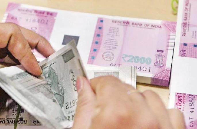 Fraudulent plot setup behind counterfeit money | नकली नोटांच्या आड असली फसवणुकीचा डाव! Fraudulent plot setup behind counterfeit money | नकली नोटांच्या आड असली फसवणुकीचा डाव!