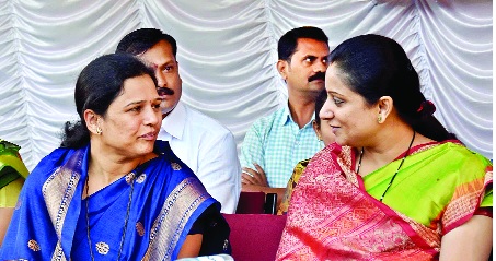 Shamikataarai told 'Mahadik-shinde' fat! | शौमिकातार्इंनी सांगितला ‘महाडिक-शिंदे’चा वसा ! Shamikataarai told 'Mahadik-shinde' fat! | शौमिकातार्इंनी सांगितला ‘महाडिक-शिंदे’चा वसा !