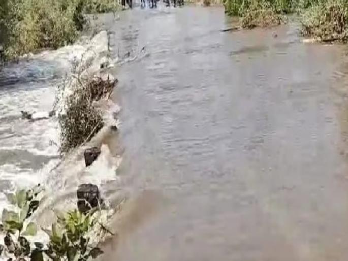Maisal canal overflows again in Sangli, Traffic on Bedag road was blocked for two hours | Sangli: म्हैसाळचा कालवा पुन्हा ओव्हर फ्लो, पिके पाण्यात; बेडग रस्त्यावरील दोन तास वाहतूक ठप्प 