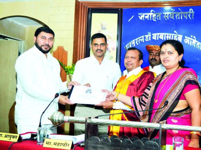 Approves budget of 450 crores; 22.19 crores balance! | मनपाचा ४५० कोटींचा अर्थसंकल्प मंजूर; २२.१९ कोटींची रक्कम शिल्लक!