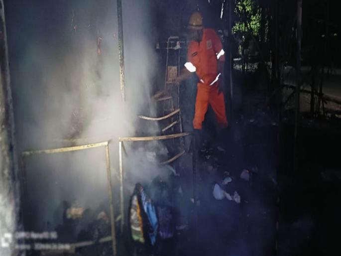 a fire broke out at a ready made garment clothing shop hanjoon in goa | हणजूण येथे कपड्याच्या दुकानाला आग; अग्निशमन दलाचे जवान घटनास्थळी दाखल a fire broke out at a ready made garment clothing shop hanjoon in goa | हणजूण येथे कपड्याच्या दुकानाला आग; अग्निशमन दलाचे जवान घटनास्थळी दाखल