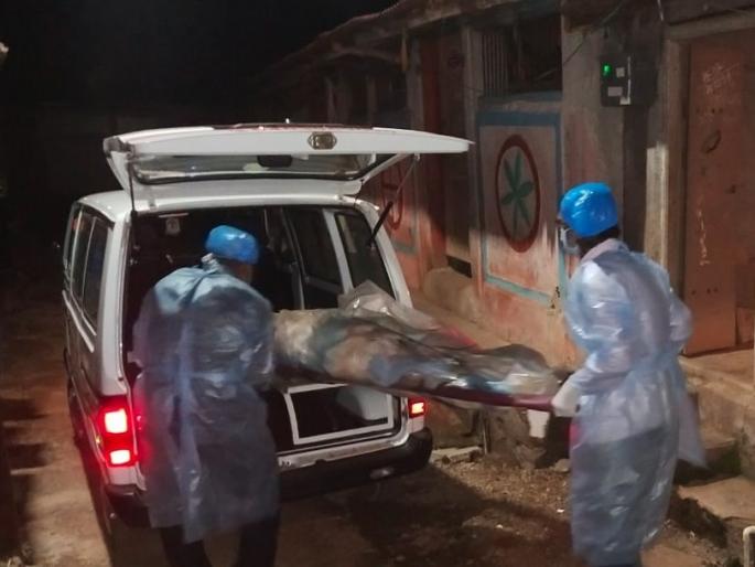 CoronaVirus Lockdown: The family had been living with the body for four days | CoronaVirus Lockdown : चार दिवसांपासून कुटुंब राहत होते मृतदेहासोबत