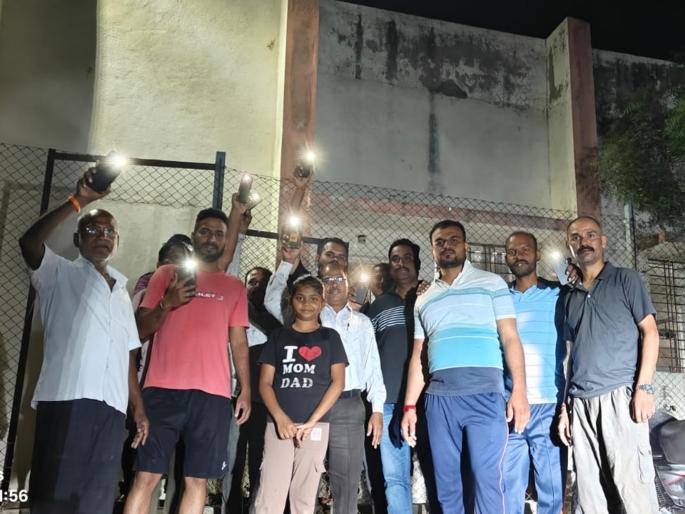 Unannounced load shedding in Chhatrapati Sambhajinagar; Angry citizens stormed the Mahavitaran office | छत्रपती संभाजीनगरात अघोषित लोड शेडिंग; संतप्त नागरिक धडकले महावितरण कार्यालयावर