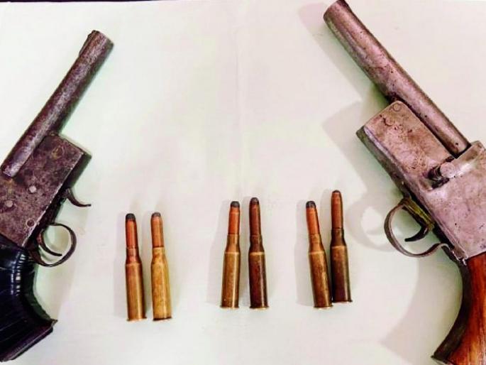 two arrested with two desi pistol and six cartridges | नांदगाव शिवारात देशी कट्ट्यांसह सहा जिवंत काडतुसे जप्त, दाेघांना अटक two arrested with two desi pistol and six cartridges | नांदगाव शिवारात देशी कट्ट्यांसह सहा जिवंत काडतुसे जप्त, दाेघांना अटक
